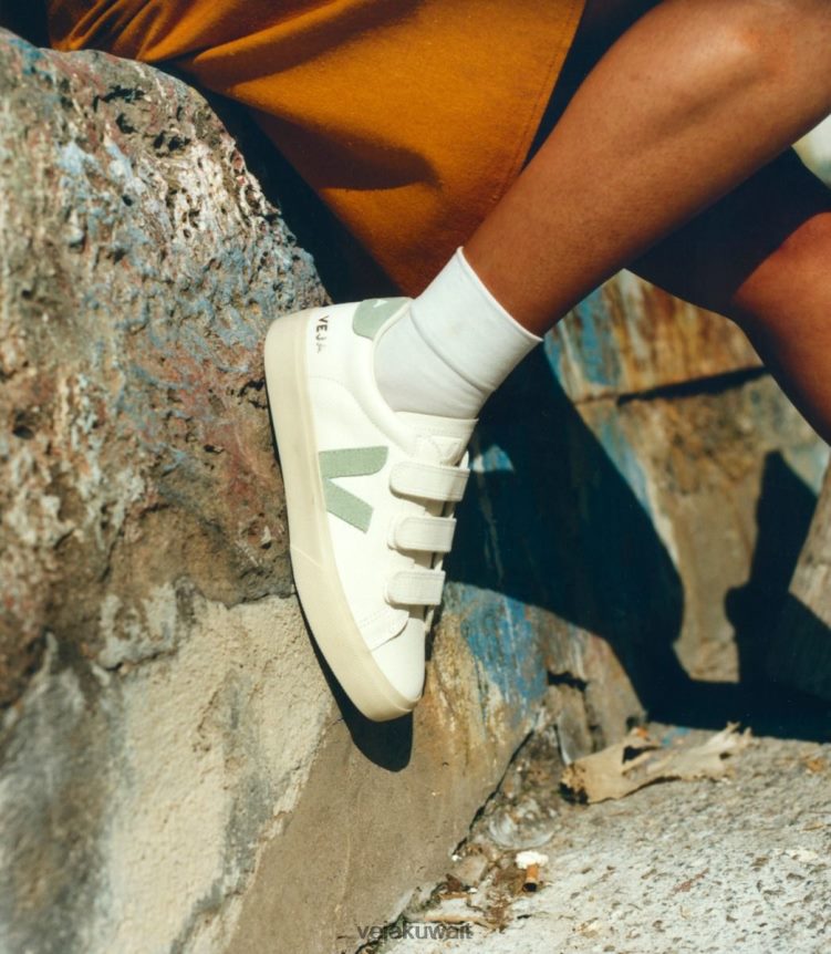 Veja أحذية رجالريسيفي ماتشا جلد أبيض خالٍ من الكروم 24J26Z109