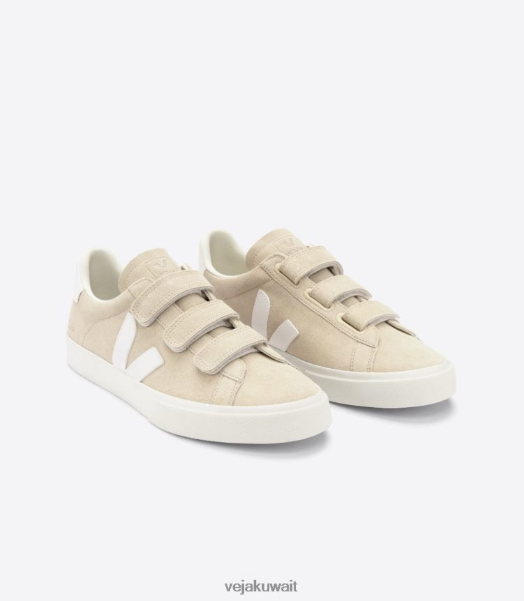 Veja أحذية رجالريسيفي جلد خالي من الكروم باللون الأبيض اللوزي 24J26Z114