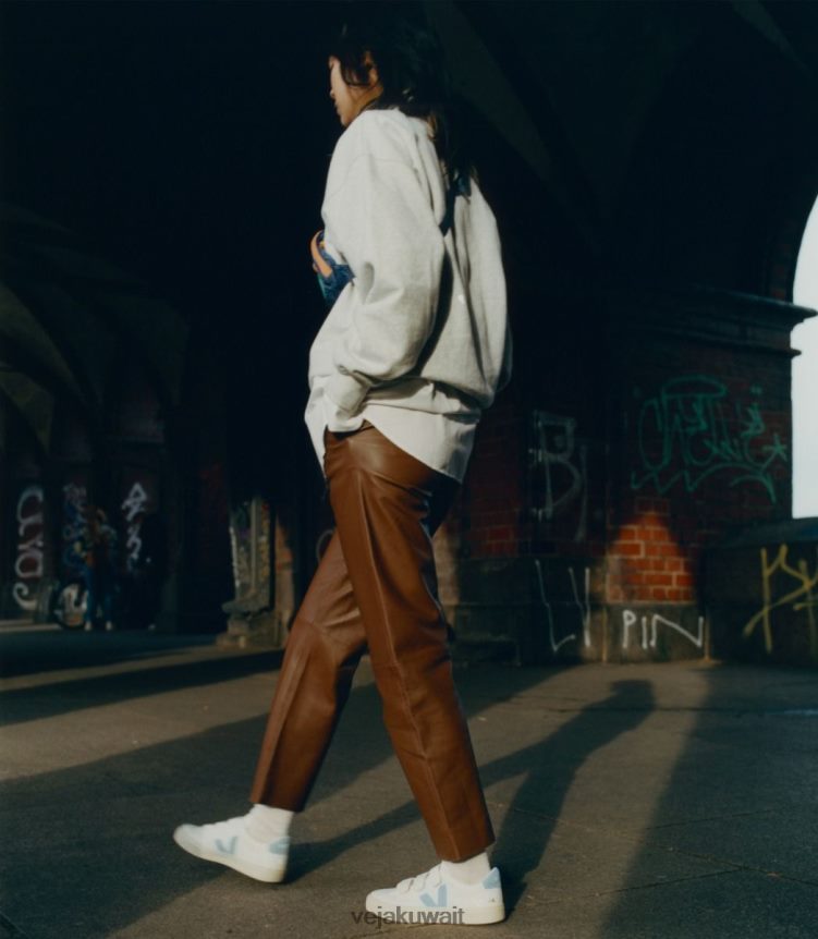 Veja أحذية رجالريسيفي كروم خالي من الجلد الأبيض الصلب 24J26Z116