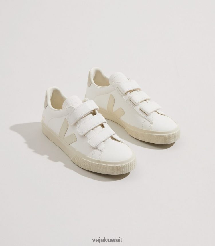 Veja أحذية رجالريسيفي كروم خالي من الجلد الأبيض بيير الطبيعي 24J26Z117