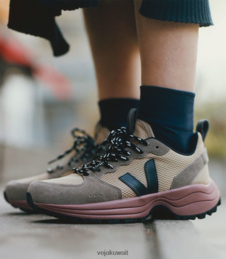 Veja أحذية نحيففنتوري الفيوميش الكثيب الأسود 24J26Z260