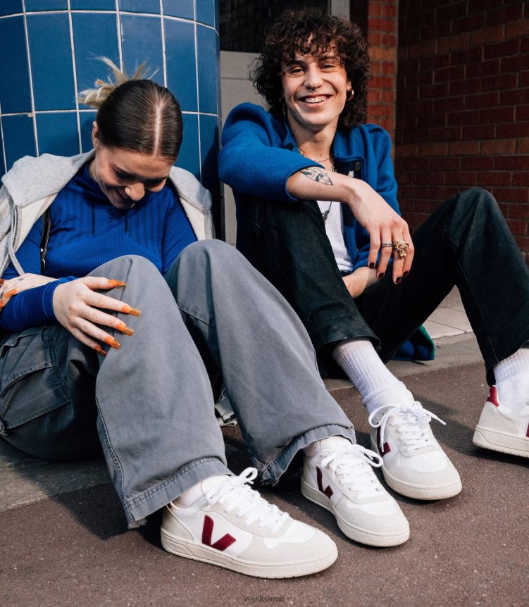 Veja أحذية رجالv-10 b-mesh مرسالا طبيعية بيضاء 24J26Z57